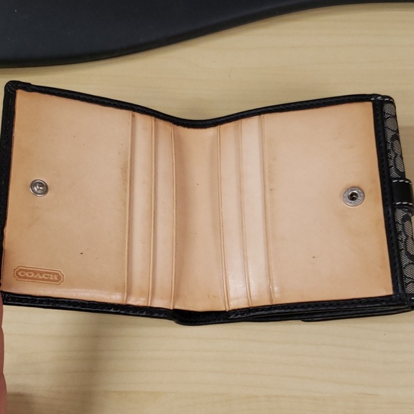 Authentic Coach wallet - Picture 3 of 4